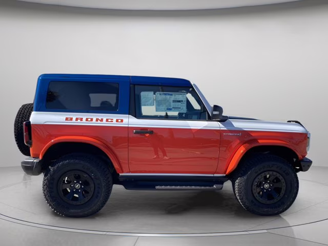 2025 Oxford White Ford Bronco Stroppe Edition 4X4 Convertible