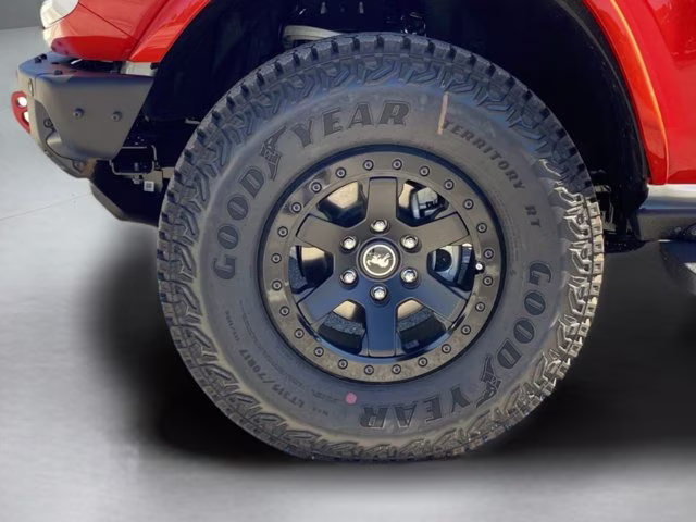 2025 Oxford White Ford Bronco Stroppe Edition 4X4 Convertible