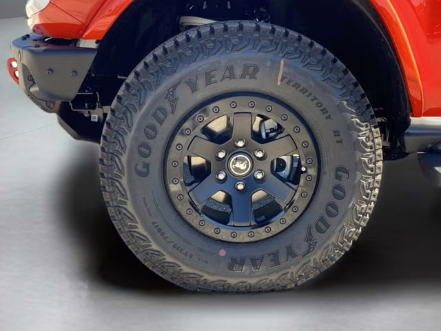 2025 Oxford White Ford Bronco Stroppe Edition 4X4 Convertible