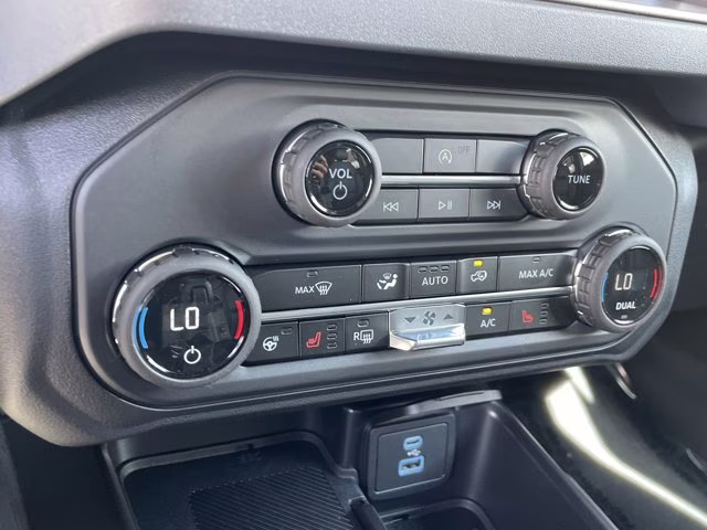 2025 Eruption Green Metallic Ford Bronco Outer Banks 4X4 Convertible