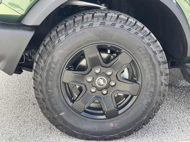 2025 Eruption Green Metallic Ford Bronco Outer Banks 4X4 Convertible