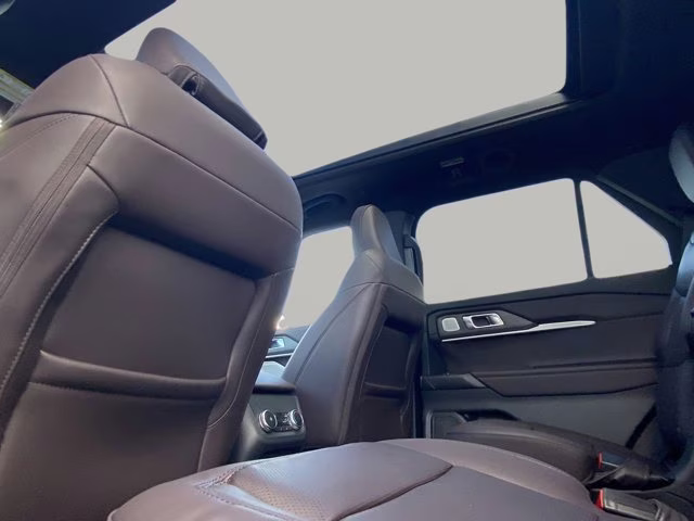 2026 Rapid Red Metallic Tinted Clearcoat Ford Explorer Platinum RWD SUV