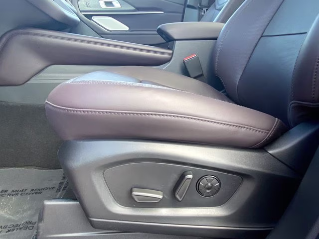 2026 Rapid Red Metallic Tinted Clearcoat Ford Explorer Platinum RWD SUV