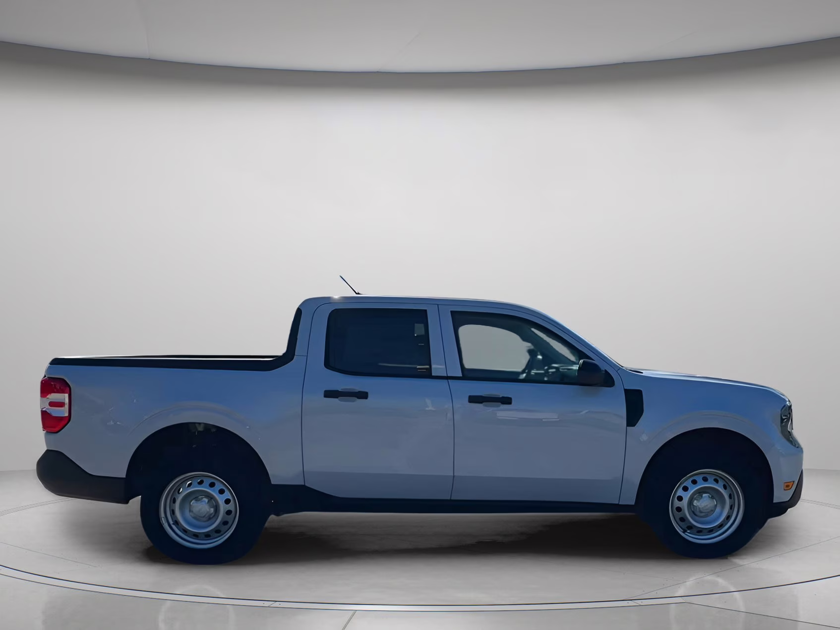 2025 White Metallic Ford Maverick XL Crew Cab Pickup FWD Truck