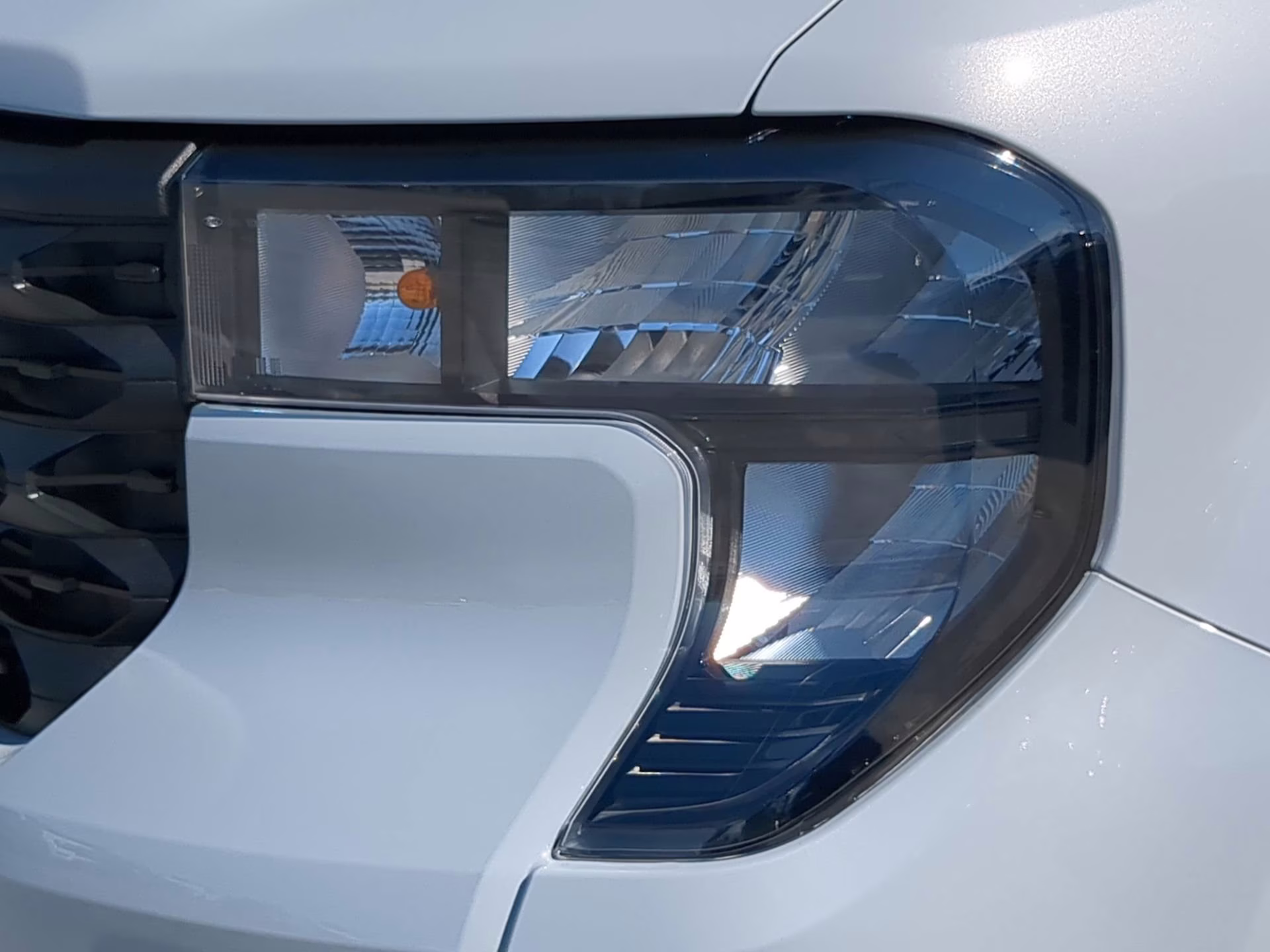 2025 White Metallic Ford Maverick XL Crew Cab Pickup FWD Truck