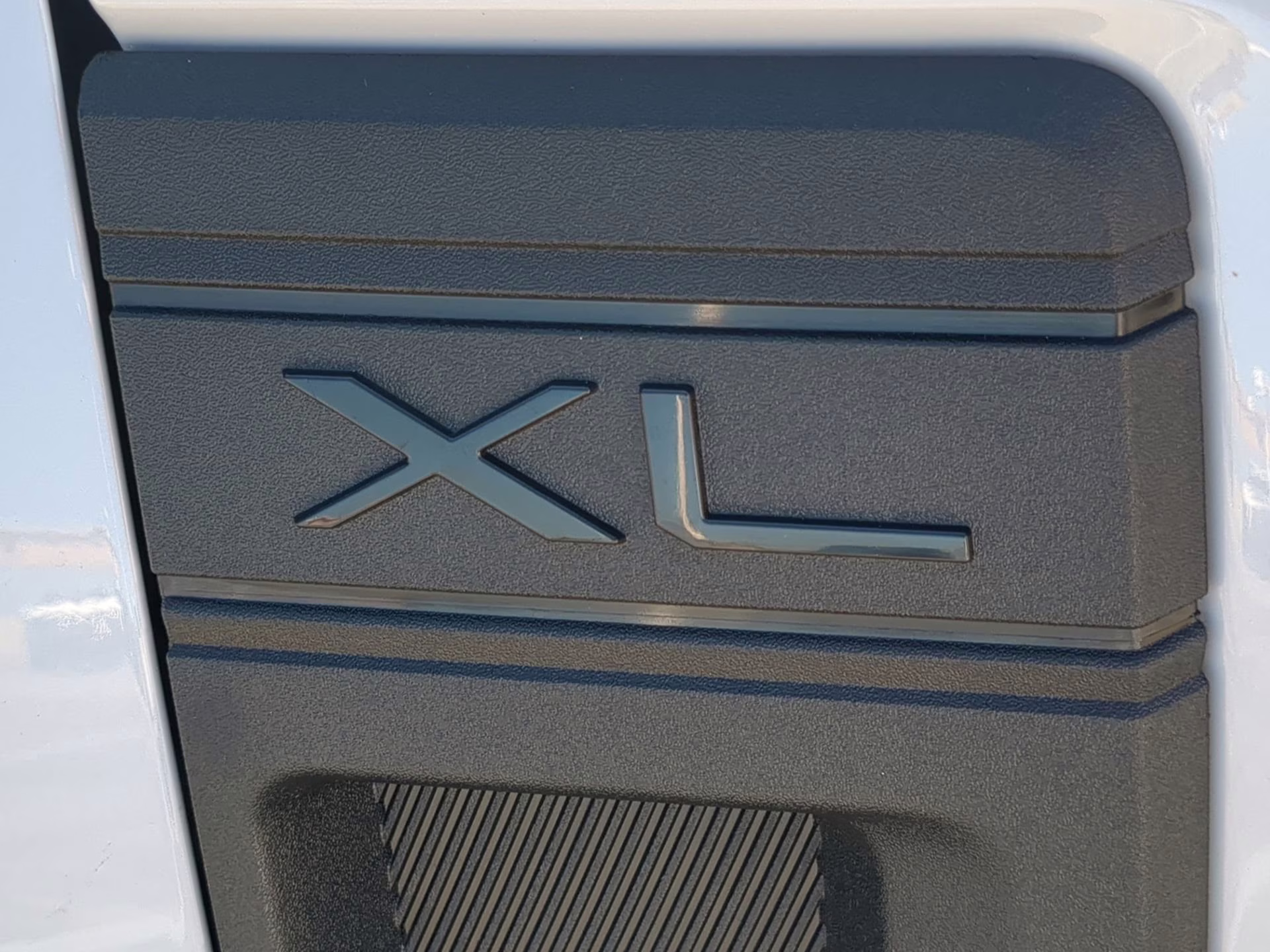 2025 White Metallic Ford Maverick XL Crew Cab Pickup FWD Truck