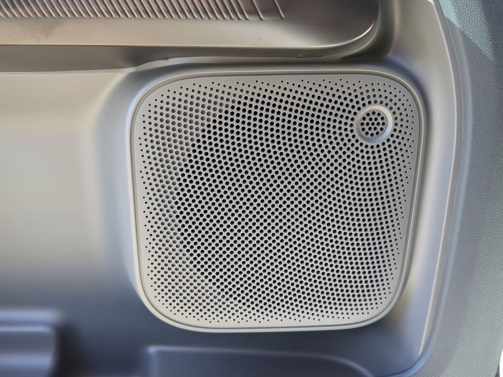 2025 White Metallic Ford Maverick XL Crew Cab Pickup FWD Truck