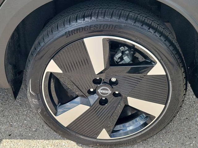 2025 Super Black Nissan Kicks SR FWD SUV