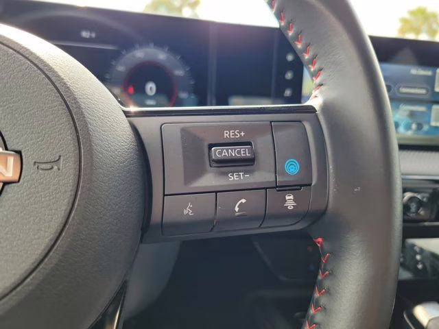 2025 Super Black Nissan Kicks SR FWD SUV