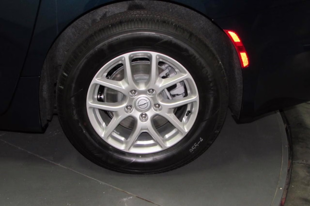 2025 Fathom Blue Pearlcoat Chrysler Pacifica Select FWD Van