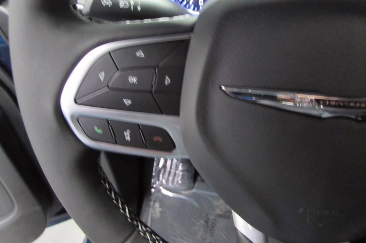 2025 Fathom Blue Pearlcoat Chrysler Pacifica Select FWD Van