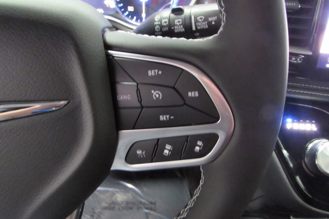 2025 Fathom Blue Pearlcoat Chrysler Pacifica Select FWD Van