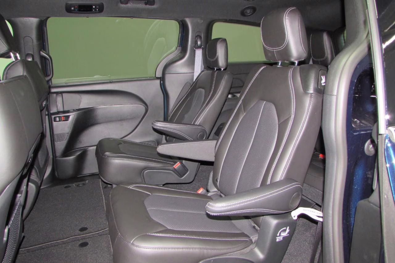 2025 Fathom Blue Pearlcoat Chrysler Pacifica Select FWD Van