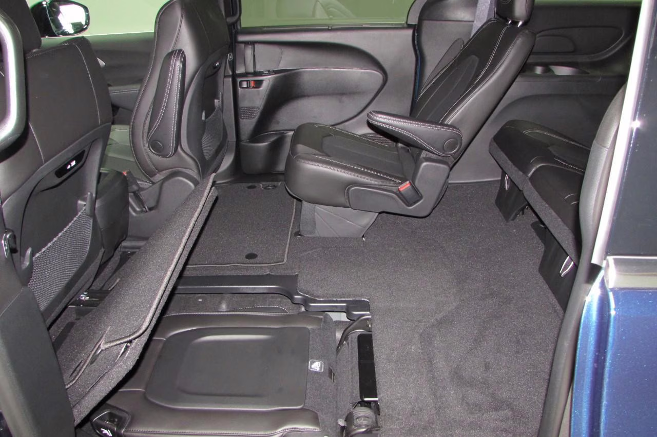 2025 Fathom Blue Pearlcoat Chrysler Pacifica Select FWD Van