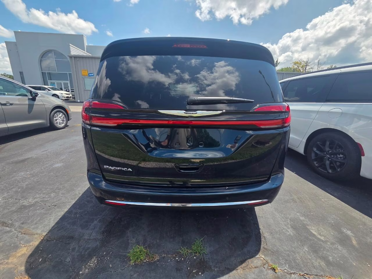 2025 Fathom Blue Pearlcoat Chrysler Pacifica Select FWD Van
