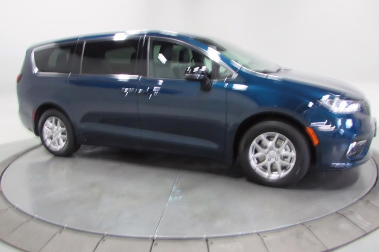 2025 Fathom Blue Pearlcoat Chrysler Pacifica Select FWD Van