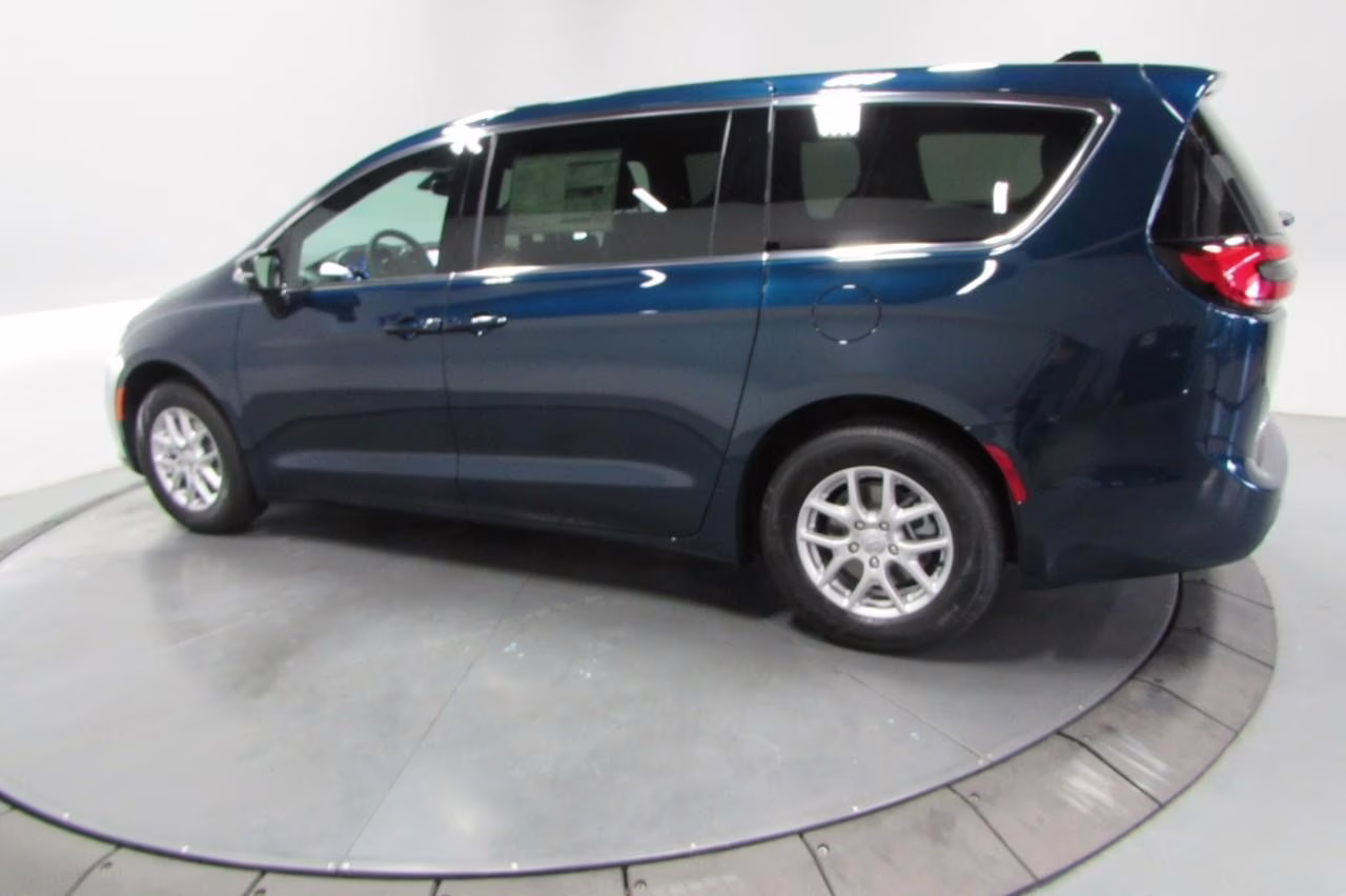 2025 Fathom Blue Pearlcoat Chrysler Pacifica Select FWD Van