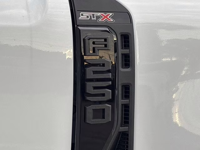 2026 Oxford White Ford Super Duty F-250 SRW XL 4X4 Truck