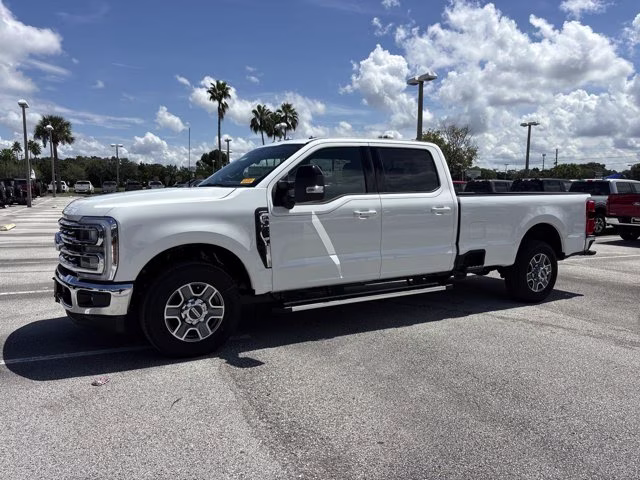 2026 Star White Metallic Tri-Coat Ford Super Duty F-350 SRW LARIAT RWD Truck