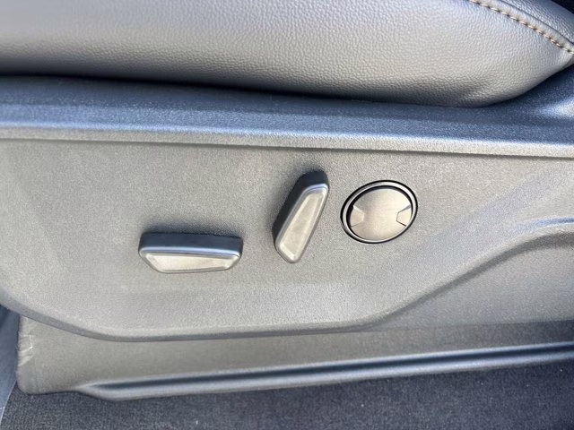 2026 Star White Metallic Tri-Coat Ford Super Duty F-350 SRW LARIAT RWD Truck