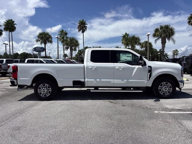 2026 Star White Metallic Tri-Coat Ford Super Duty F-350 SRW LARIAT RWD Truck