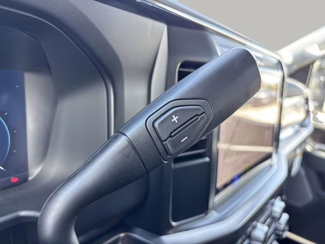 2026 Star White Metallic Tri-Coat Ford Super Duty F-350 SRW LARIAT RWD Truck