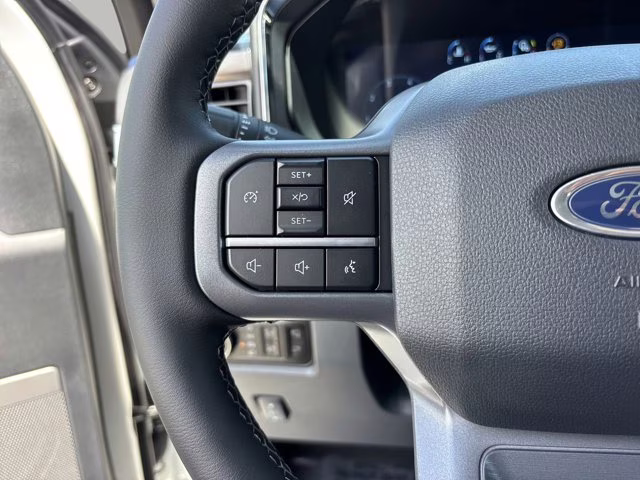 2026 Star White Metallic Tri-Coat Ford Super Duty F-350 SRW LARIAT RWD Truck