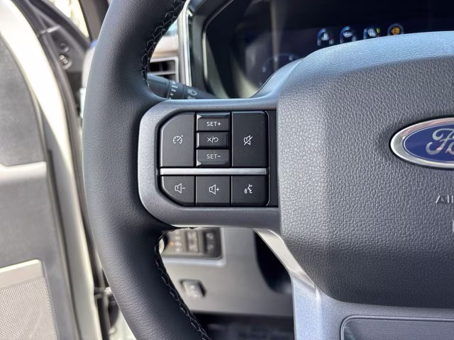 2026 Star White Metallic Tri-Coat Ford Super Duty F-350 SRW LARIAT RWD Truck
