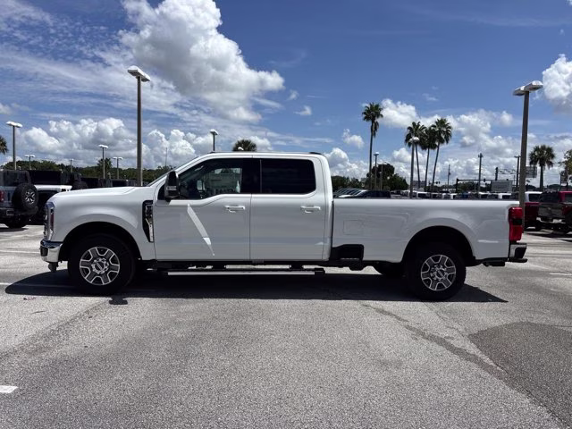 2026 Star White Metallic Tri-Coat Ford Super Duty F-350 SRW LARIAT RWD Truck