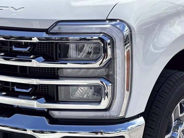 2026 Star White Metallic Tri-Coat Ford Super Duty F-350 SRW LARIAT RWD Truck