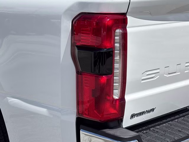 2026 Star White Metallic Tri-Coat Ford Super Duty F-350 SRW LARIAT RWD Truck