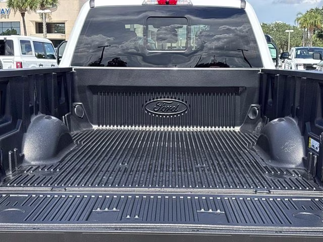 2026 Star White Metallic Tri-Coat Ford Super Duty F-350 SRW LARIAT RWD Truck
