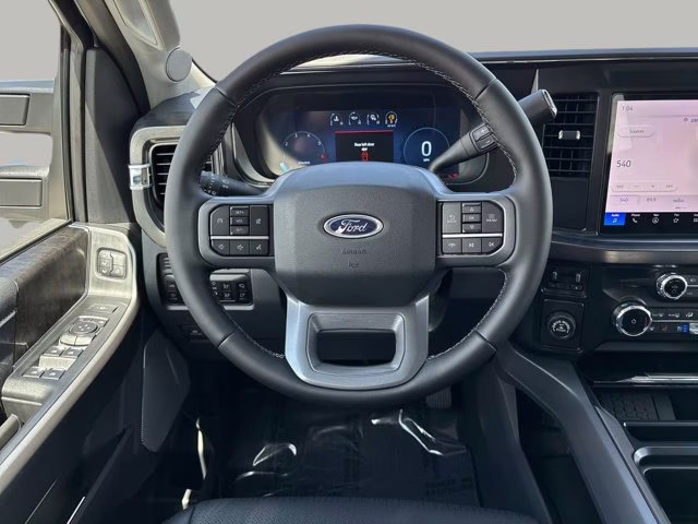 2026 Star White Metallic Tri-Coat Ford Super Duty F-350 SRW LARIAT RWD Truck