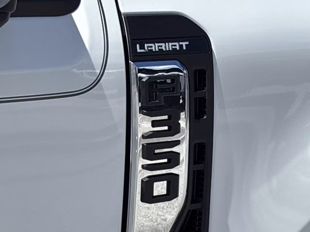 2026 Star White Metallic Tri-Coat Ford Super Duty F-350 SRW LARIAT RWD Truck