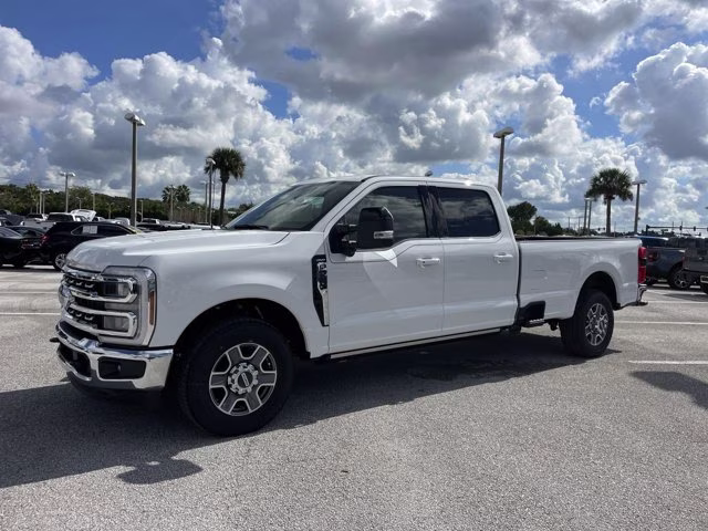 2026 Oxford White Ford Super Duty F-350 SRW LARIAT RWD Truck