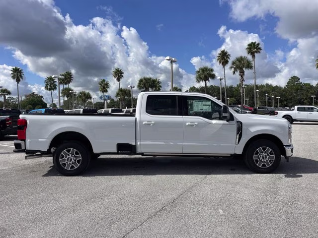 2026 Oxford White Ford Super Duty F-350 SRW LARIAT RWD Truck