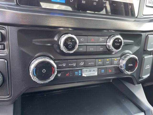 2026 Oxford White Ford Super Duty F-350 SRW LARIAT RWD Truck