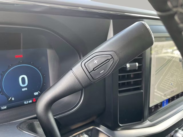 2026 Oxford White Ford Super Duty F-350 SRW LARIAT RWD Truck