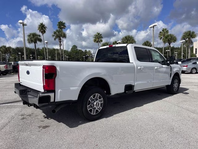 2026 Oxford White Ford Super Duty F-350 SRW LARIAT RWD Truck