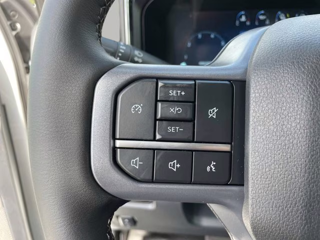 2026 Oxford White Ford Super Duty F-350 SRW LARIAT RWD Truck