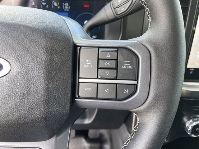 2026 Oxford White Ford Super Duty F-350 SRW LARIAT RWD Truck