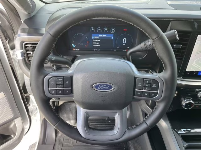 2026 Oxford White Ford Super Duty F-350 SRW LARIAT RWD Truck