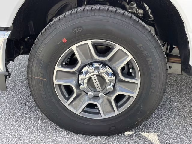 2026 Oxford White Ford Super Duty F-350 SRW LARIAT RWD Truck