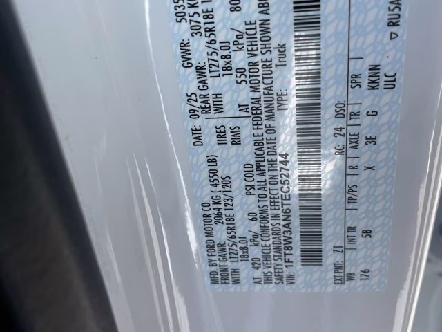 2026 Oxford White Ford Super Duty F-350 SRW LARIAT RWD Truck