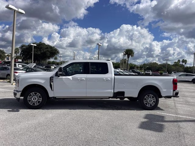 2026 Oxford White Ford Super Duty F-350 SRW LARIAT RWD Truck