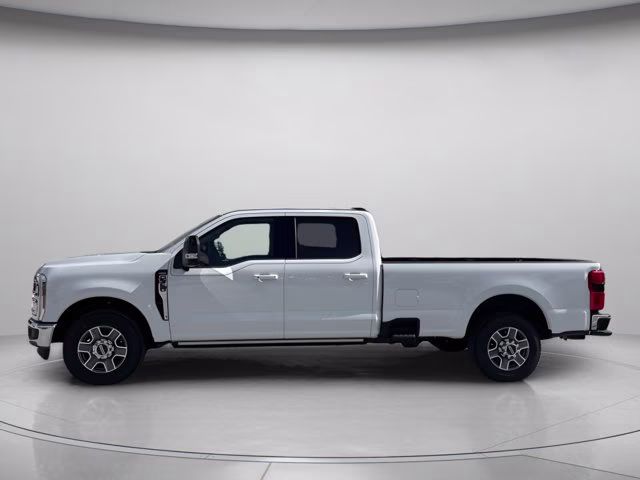 2026 Oxford White Ford Super Duty F-350 SRW LARIAT RWD Truck