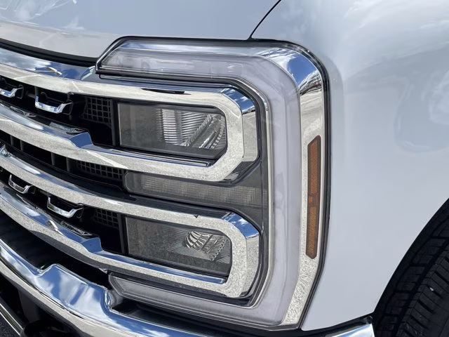 2026 Oxford White Ford Super Duty F-350 SRW LARIAT RWD Truck