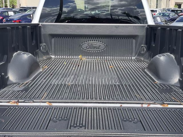 2026 Oxford White Ford Super Duty F-350 SRW LARIAT RWD Truck