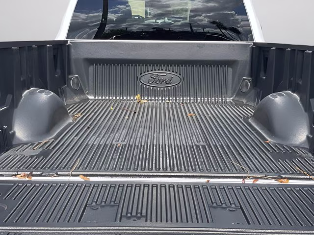 2026 Oxford White Ford Super Duty F-350 SRW LARIAT RWD Truck