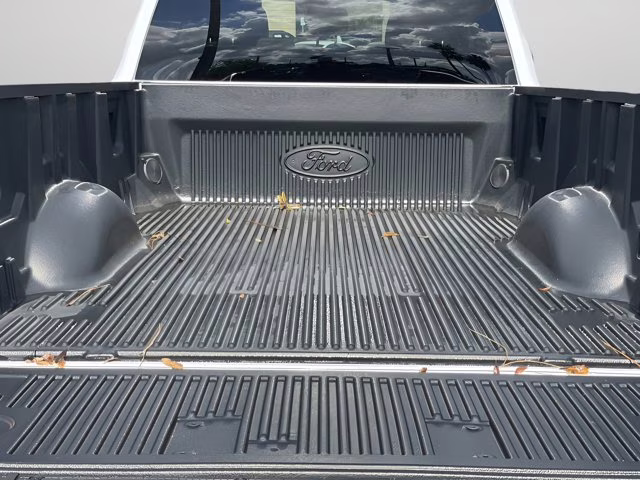 2026 Oxford White Ford Super Duty F-350 SRW LARIAT RWD Truck